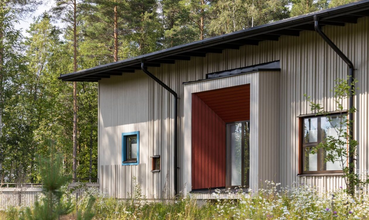 Laukaan uusi ekokoulu, Satavuon koulu, yhdistää Vuonteen, Savion ja Tarvaalan kyläkoulut ja rakentui Terve Talo -kohteena.