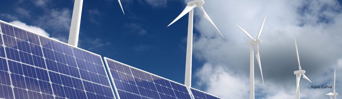 Aurinkopaneeleja ja tuulivoimaloita sinistä taivasta vasten