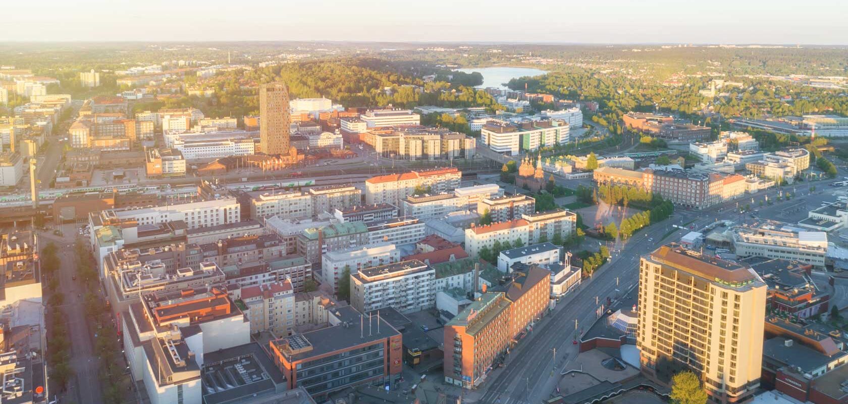 Silhuetti Tampereen kaupungista.