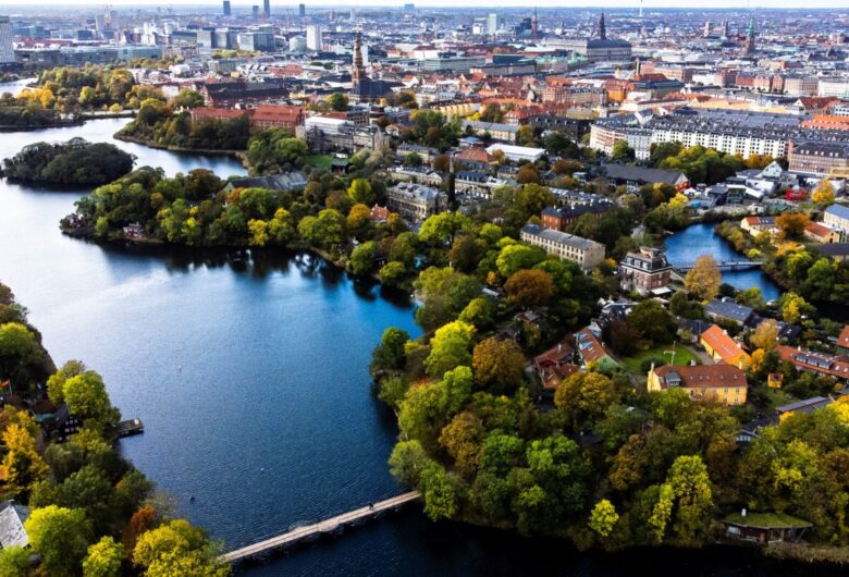 Ilmakuva Kööpenhaminan keskustasta kesäaikaan.