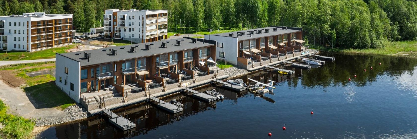 A two-storey terraced house by a lake, with each apartment having its own pier.